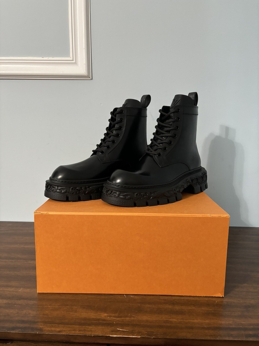 【美品】Louis Vuitton LV Baroque Line Boots The LV Baroque ankle boot is a military-inspired, hybrid