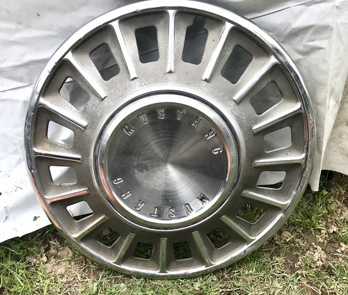 Lot Of 4 Vintage 1968 Ford Mustang hubcap - Picture 2 of 12