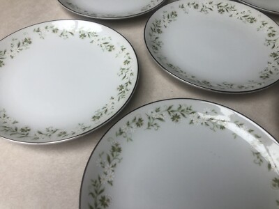 8 MIKASA Fine China in Rambling Salad plates 7 1/2” M-7001 Japan