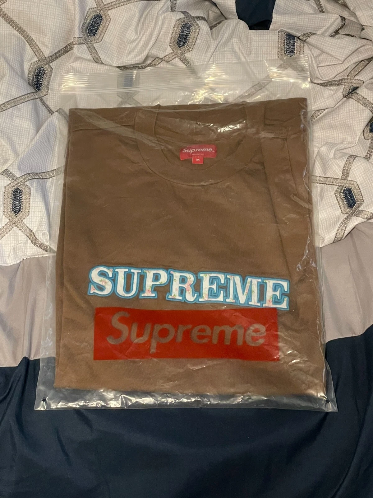 TEE LOGO FLORAL SUPREME   MARRON TAILLE MOYENNE FW18 (EN MAIN) AUTHENTIQUE