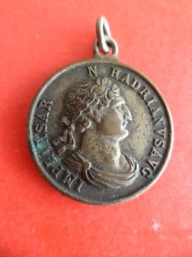 Médaille Caesar Cesar IMPIARSAR N HADRIANVSAVG PMXPCOSII graveur M. STITIP