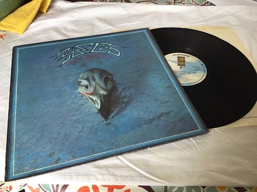 THE EAGLES - IHRE GRÖSSTEN HITS 1971-1975 - UK PRESSUNG LP GEPRÄGTES COVER