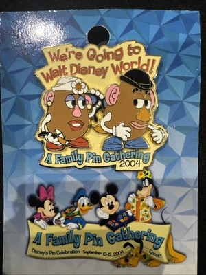 Disney Limited Edition Mr & Mrs Potato Head Packing A Family Pin Gathering 32646
