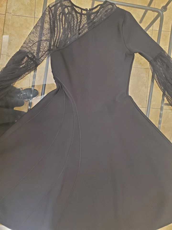 Oscar de la Renta - Vestido negro ajustado y acampanado con diseño de malla estampada talla S Foto 2 de 4