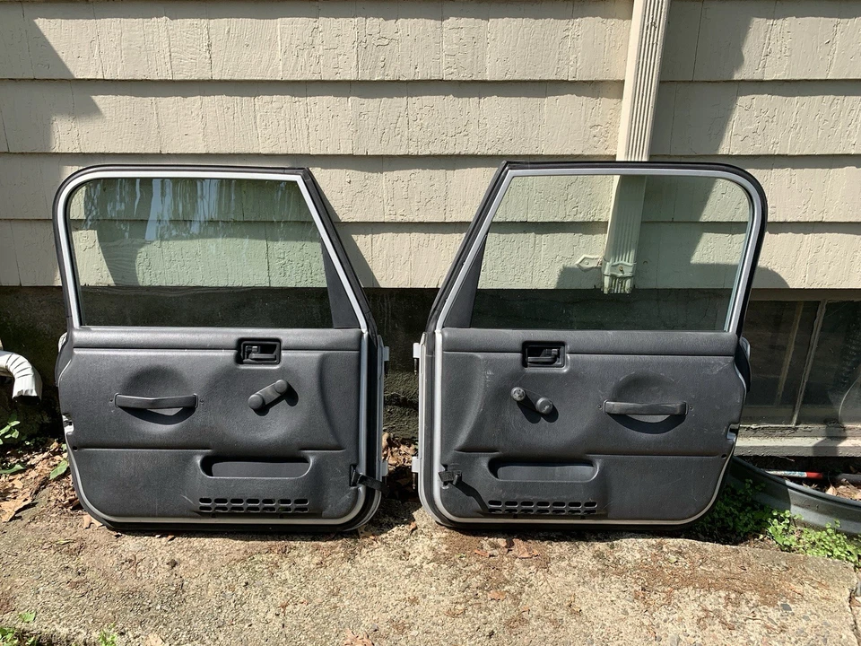 1997 年 2006 年吉普牧马人 TJ 硬门左双亮银色金属色 — 第 2/4 张图片