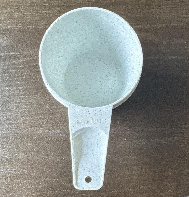 Tupperware 2/3 Cup Dry Measuring Cup White Plastic w/ Measurement Markings