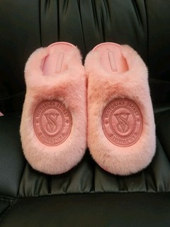 New VICTORIA'S SECRET Fluffy Signature Slippers Passion Pink Size Large 9 10