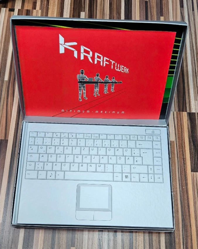 Kraftwerk - Minimum Maximum 2005 - 2 CDs & 2 DVDs - Notebook - rar - Bild 4 von 4