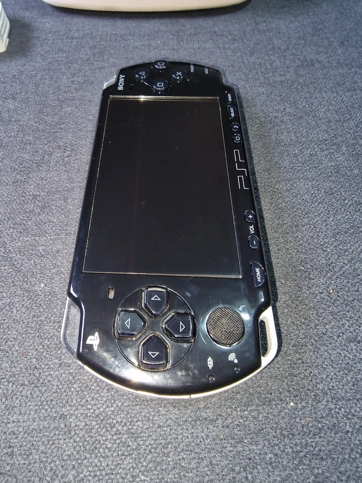 Sony PlayStation Portable 2000, photo 4 of 5
