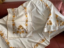 Ungarische Volkskunst, handbestricktes Tischdecken-Set, 180x120 cm und 110x42 cm