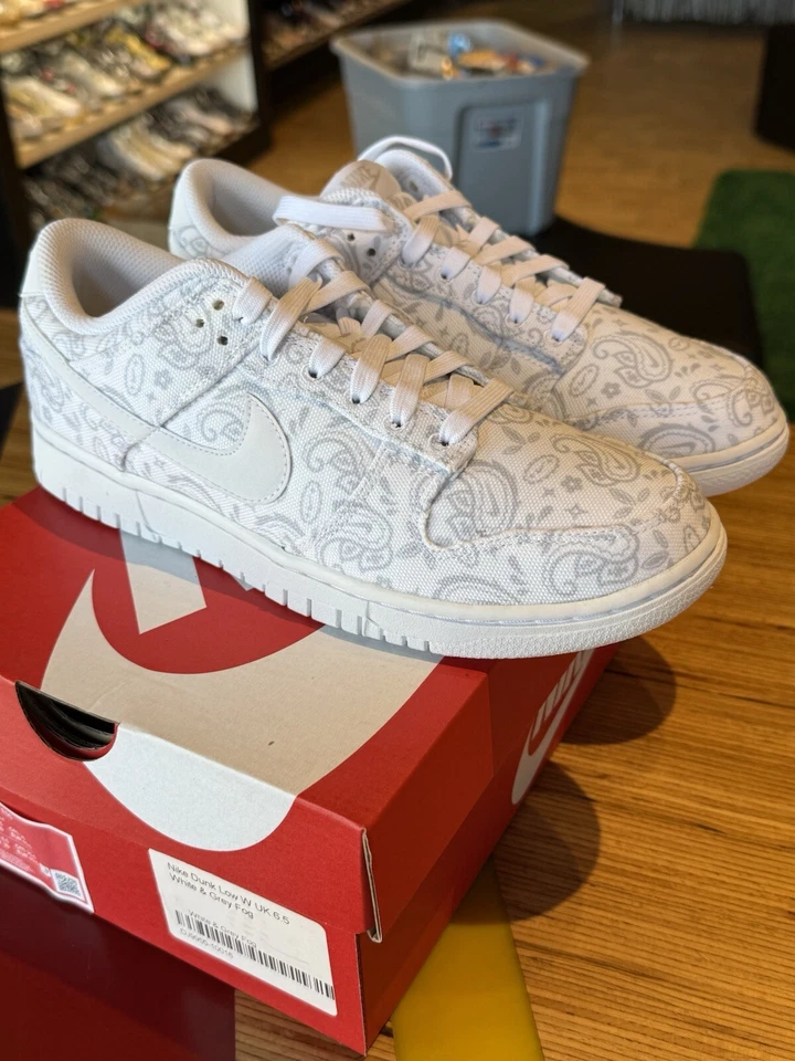 Size 9 - Nike Dunk Low White Paisley W - Image 4 of 4