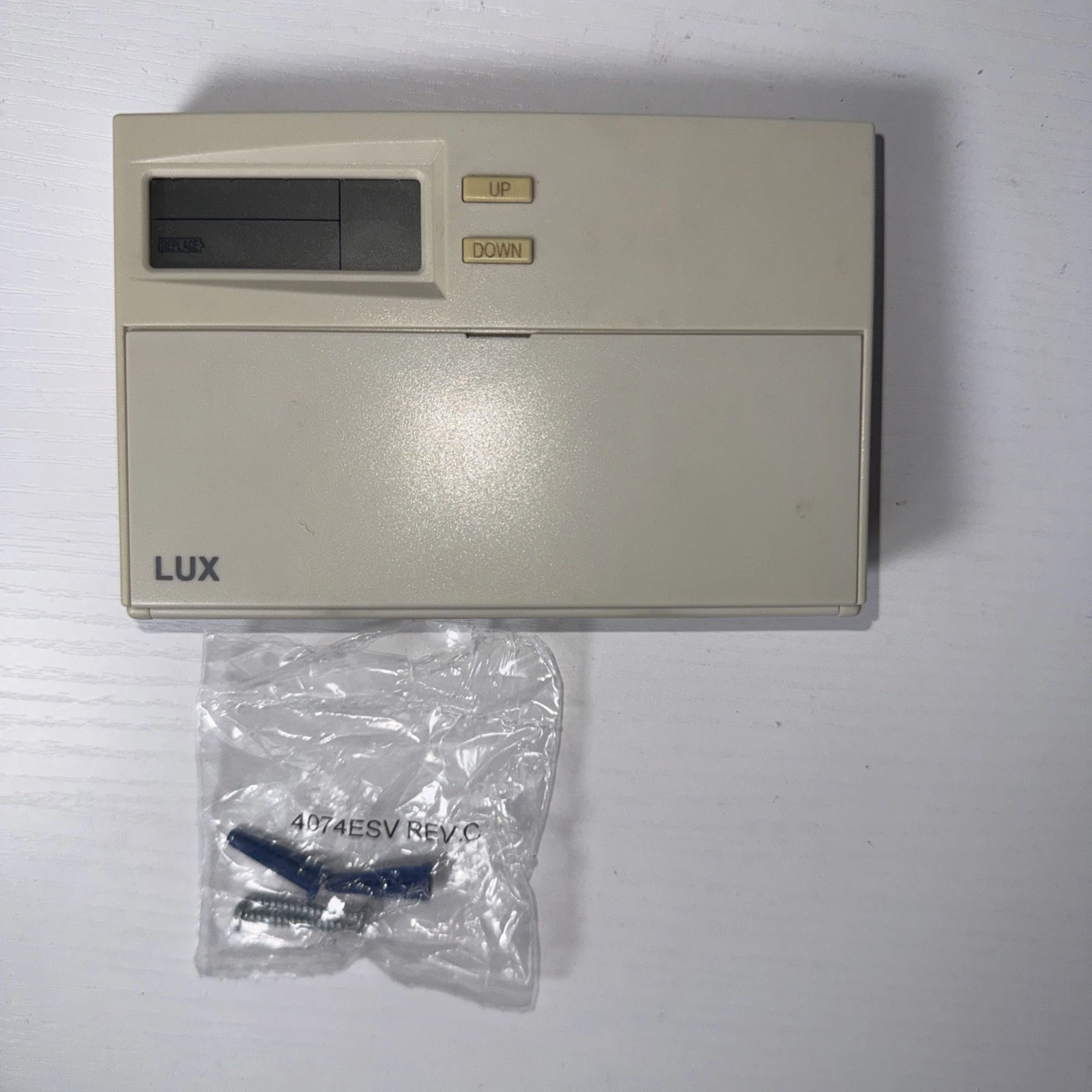 LUX TX500b Programmable Smart Temp Heating & Cooling Thermostat NO BACK!