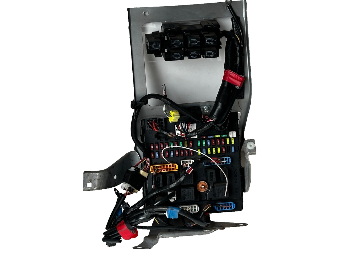 2011 - 2015 Mitsubishi Fuso FE-Series Fuse Box Relay Control