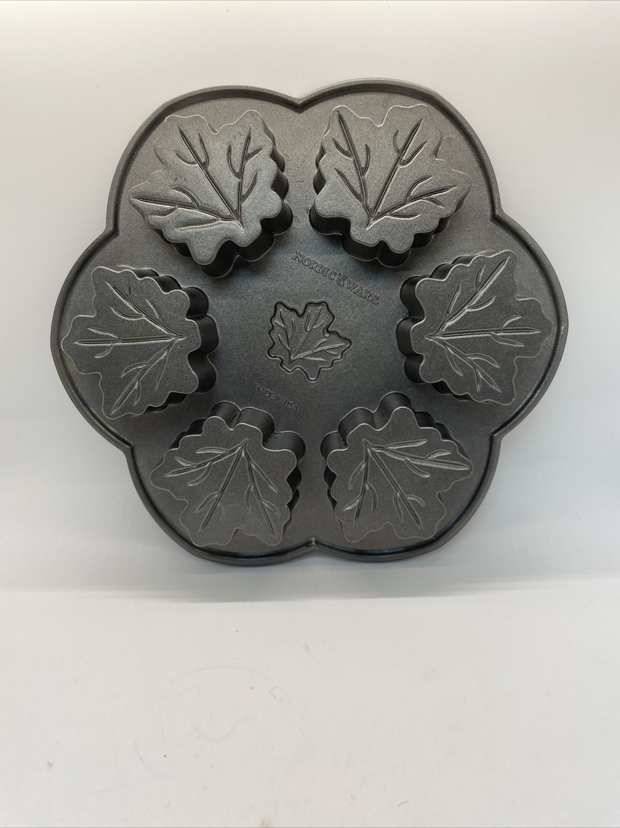 Nordic Ware Maple Leaf Muffin Pan 6カップ Nordic Ware Maple Leaf Muffin Pan Cast Aluminum 6 Cups Non-Stick