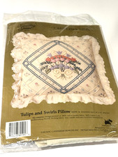 VTG Something Special Candlewicking Kit Tulips Swirls Pillow 80195 Floral 1990