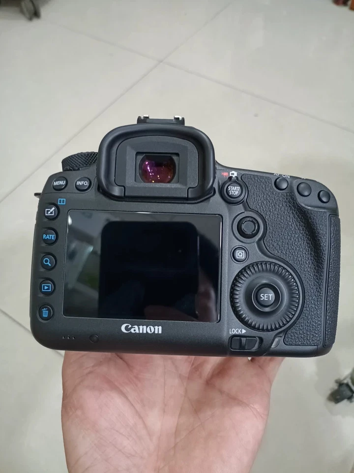 Cuerpo de cámara Canon EOS 5DSR 50,6 MP DSLR con cargador y batería 100 % funcionando Foto 2 de 4