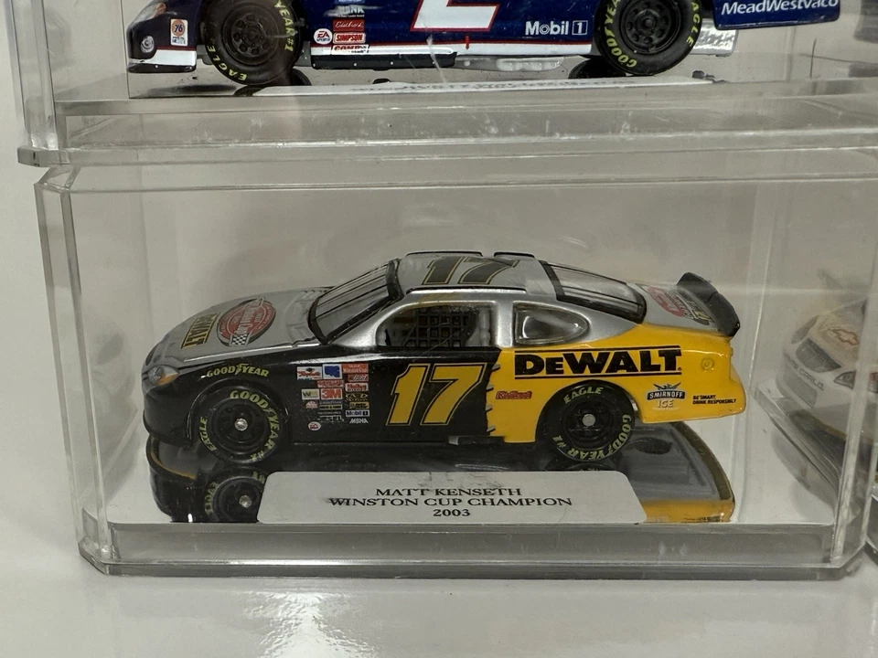 Lote de 10 2003 Winston Cup Series Champions Victory Lap 1/64 en estuches acrílicos Foto 2 de 4