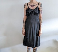 LBD Slip Dress w Scalloped Embroidery - Vintage Dorsay - Négligée Nightgown