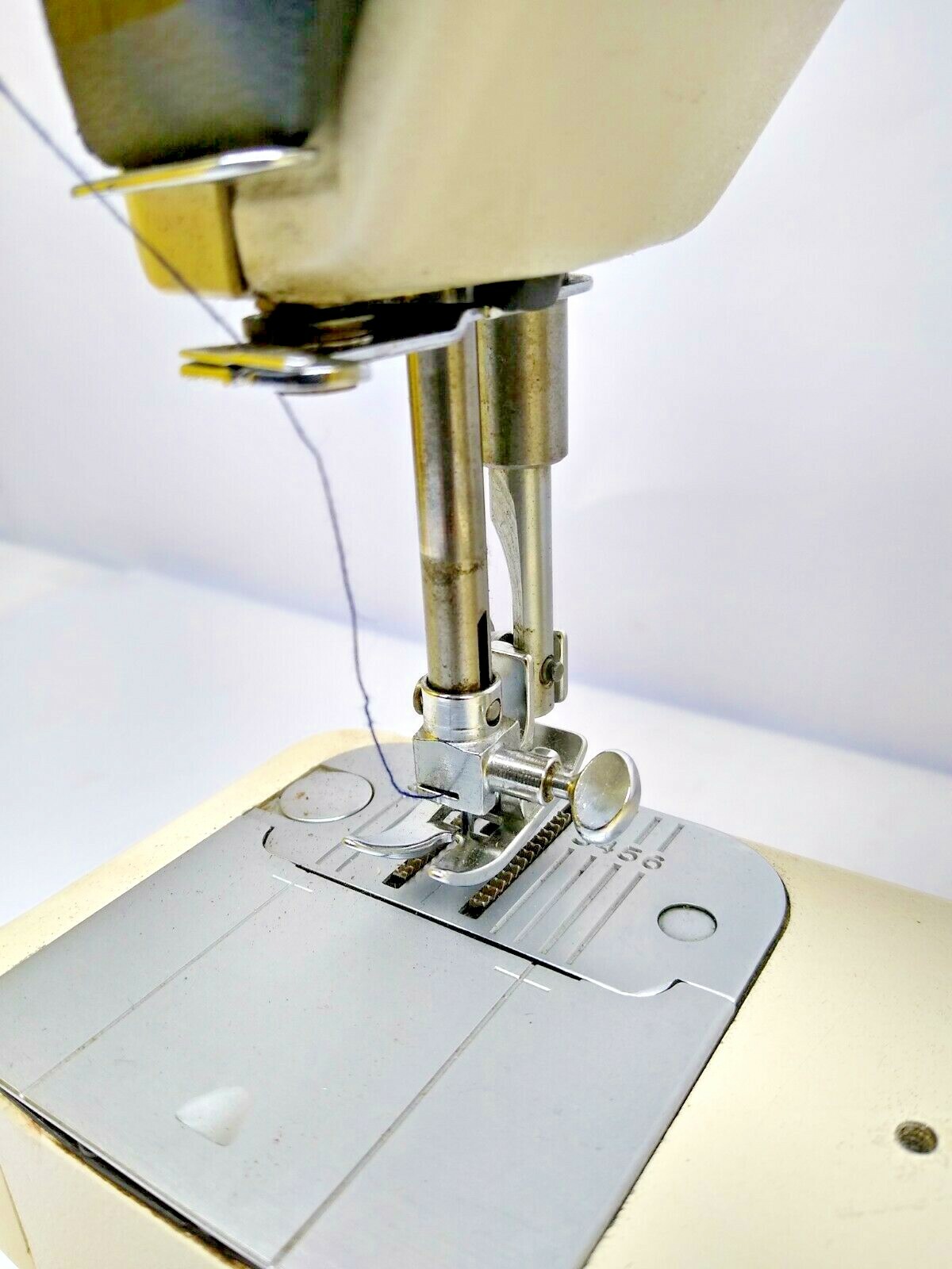 1970s SINGER Electronic 560 Diana Sewing Machine powers on, missing