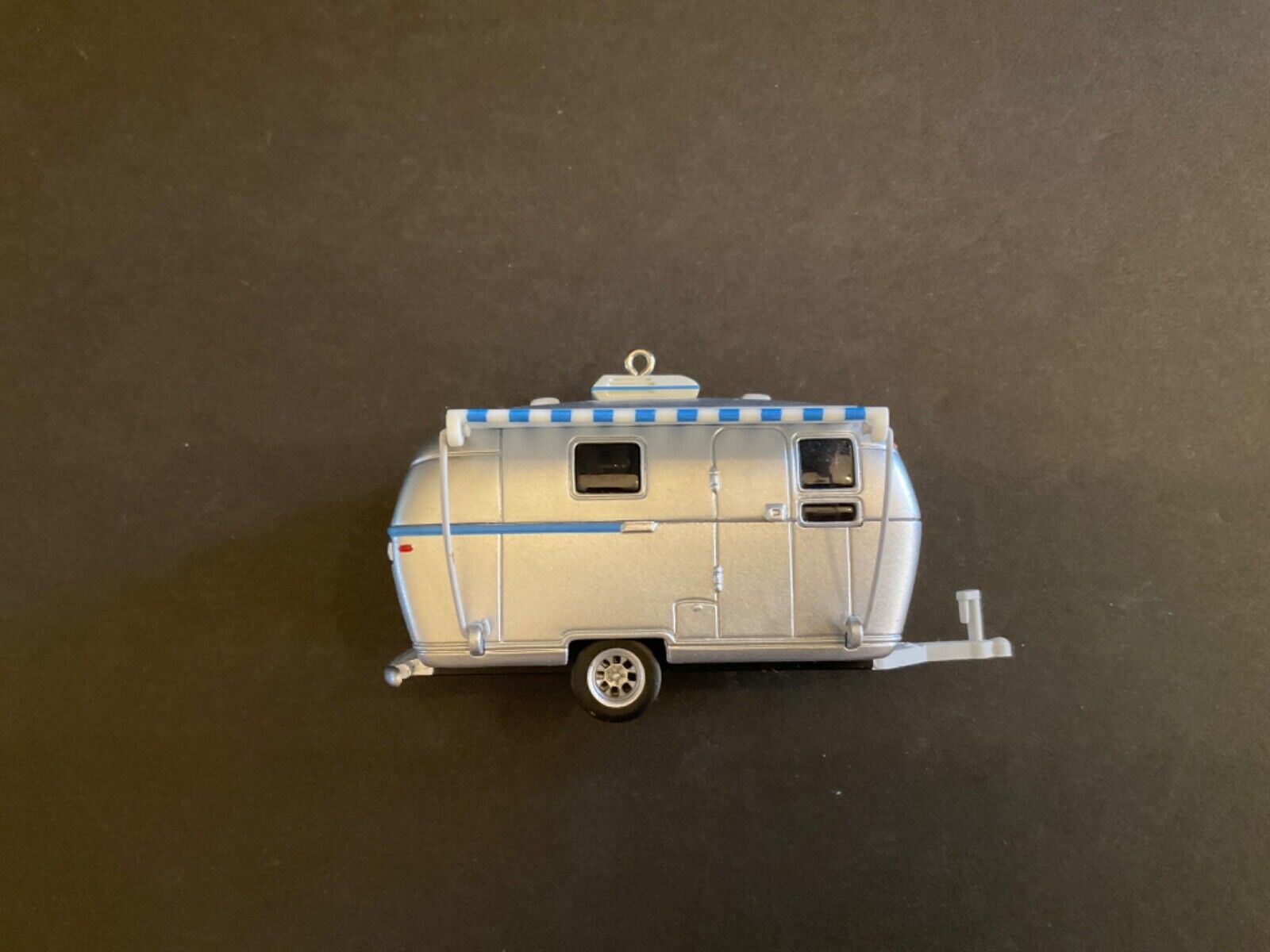 Hallmark 2007 Keepsake Ornament AIRSTREAM Camper Ornament w/ Pull Out Awning