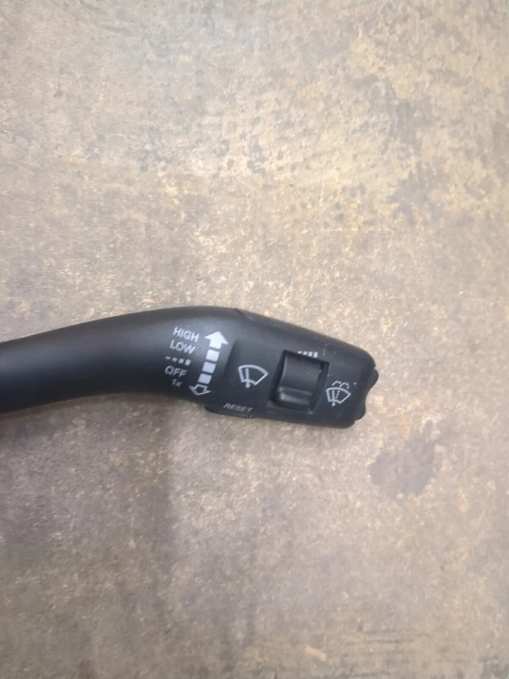 Tallo de control limpiaparabrisas - 8P0953519G - Aui TT MkII 2011 Foto 3 de 4