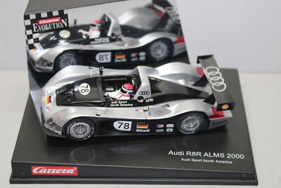 Carrera 25435 Evolution Audi R8 ALMS 2000 Vitrine