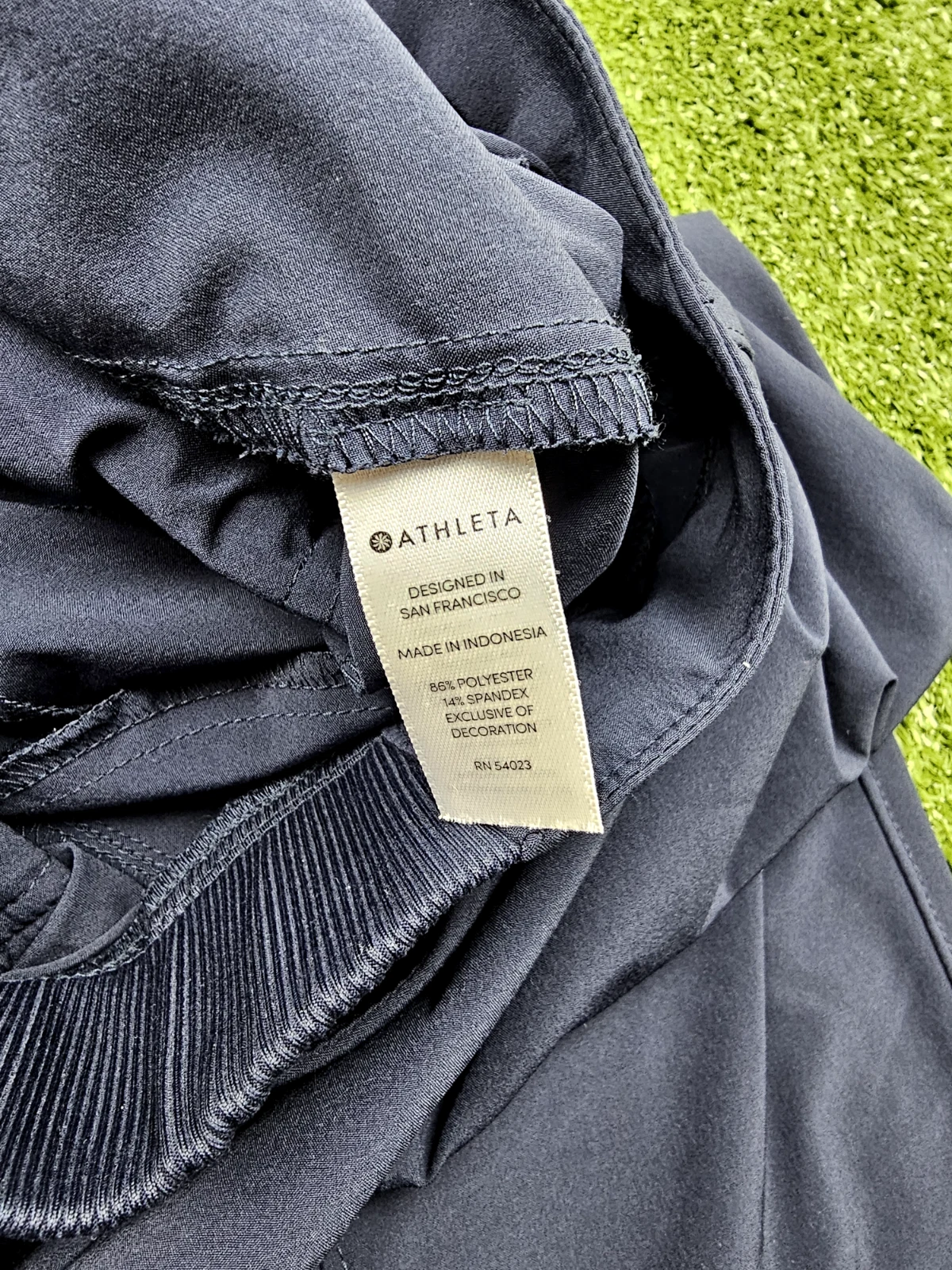 athleta pull on elastic waist tapered pants
