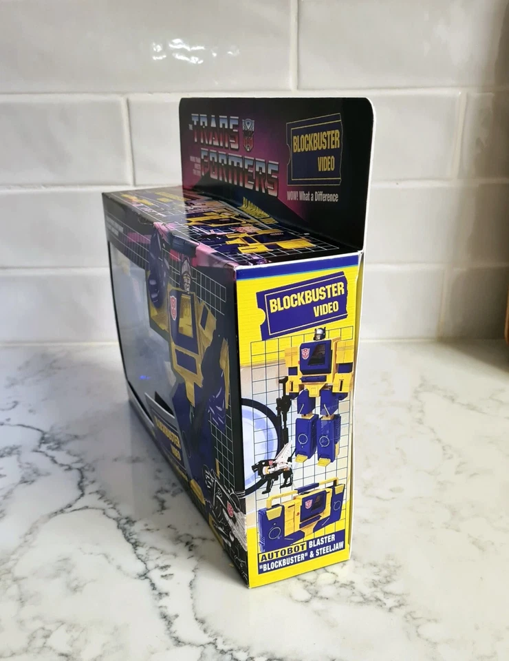 TRANSFORMERS G1 BLASTER "BLOCKBUSTER" +STEELJAW Custom Toy figure in Custom box - Image 3 of 4
