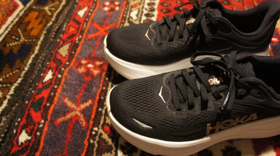 Hoka One One Bondi 9 Women’s Size 7B Black/Rose Gold Running Shoes BRGL - Image 2 of 4