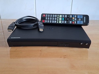 Samsung BD-J5500 3D Blu-Ray Player Curved Design (HDMI, USB) - Schwarz mit FB