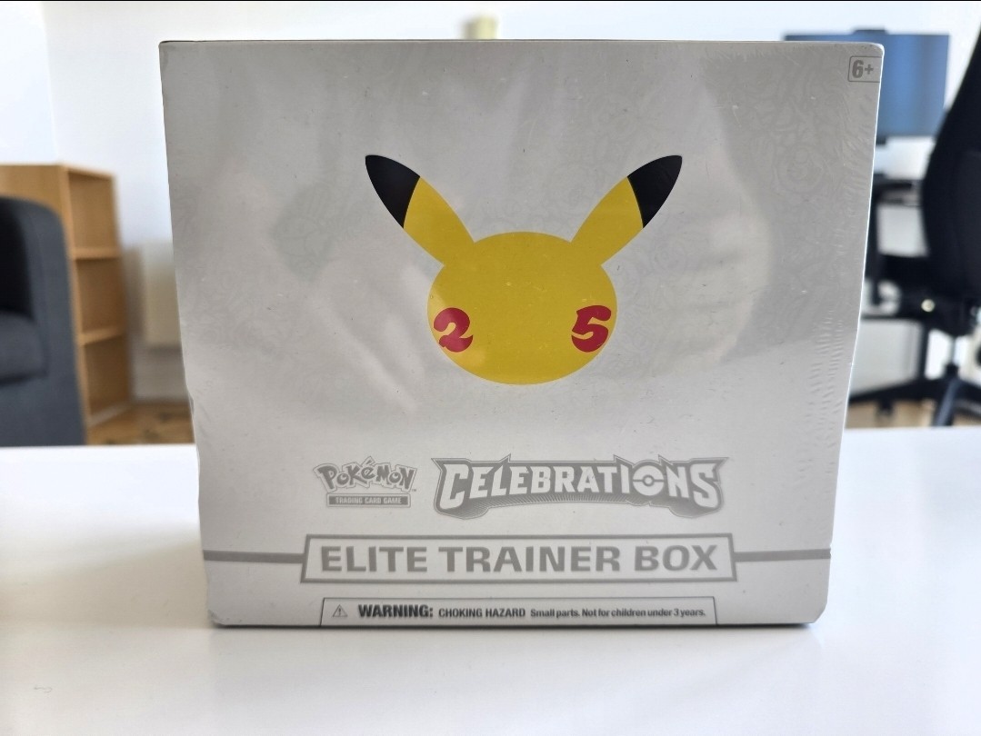 Pokèmon Celebrations Elite Trainer Box Brand New Sealed ETB Pokemon TCG