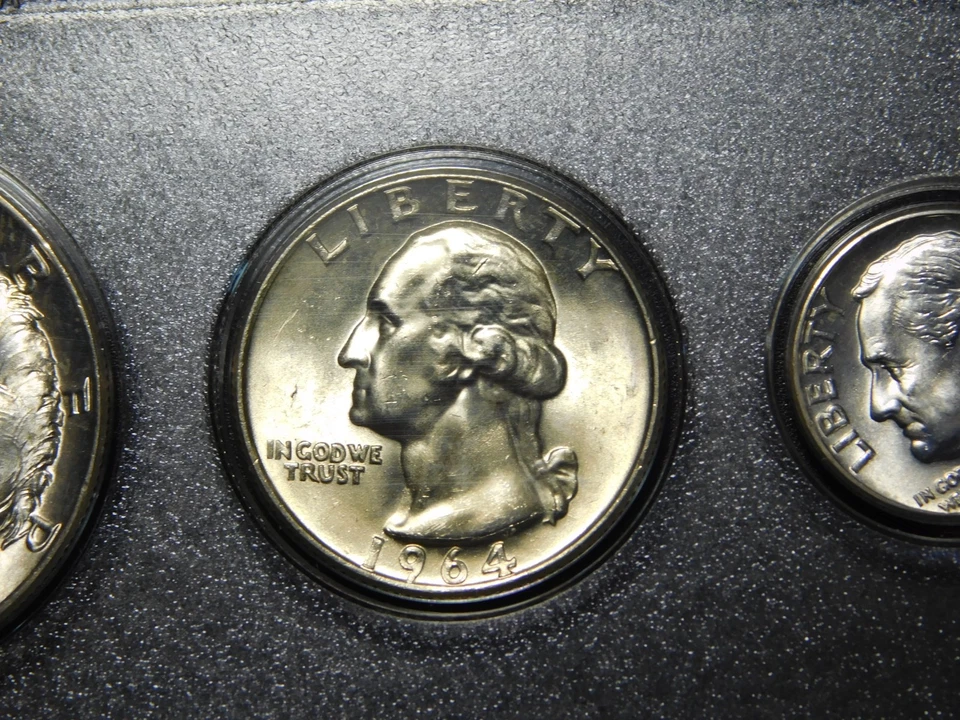 US SILVER COINS 1964 US 5 COIN MINT SET  WHITMAN PLASTIC HOLDER - Image 4 of 4