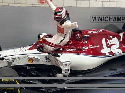 1:18 *BOXED* MINICHAMPS F1 Formula 1 2019 ALFA ROMEO C38 Kimi
