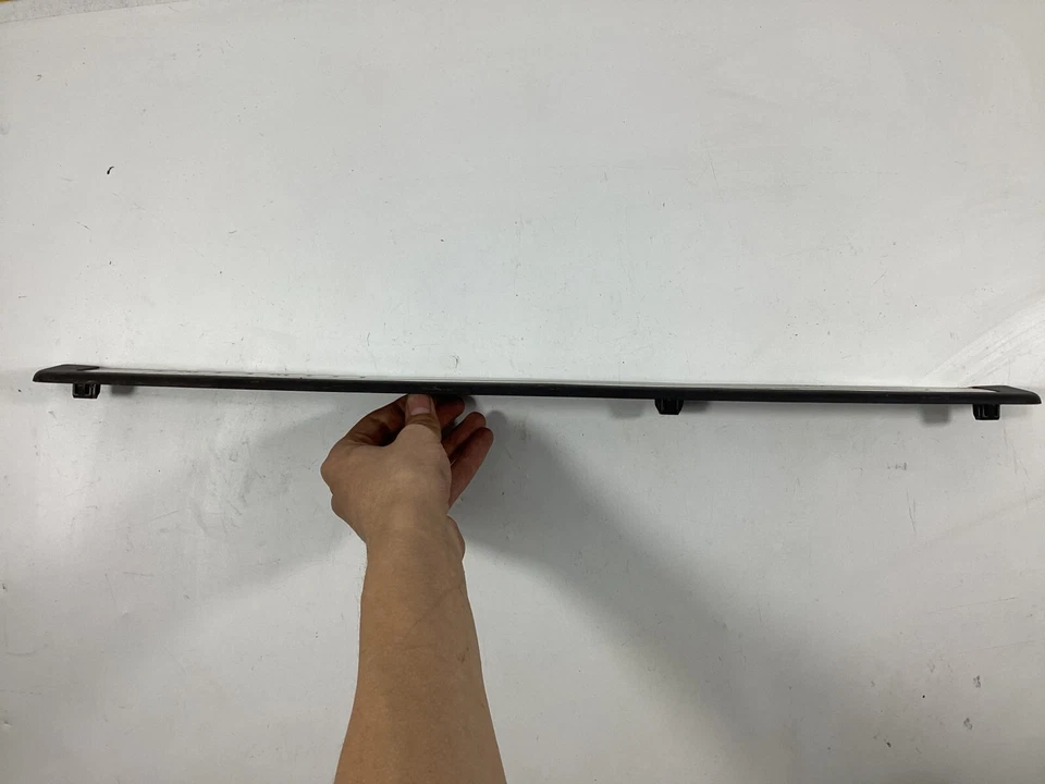 Infiniti EX35 2008-2012 placa de umbral de puerta trasera derecha borde de escalón 769B011BA0A OEM. Foto 2 de 4