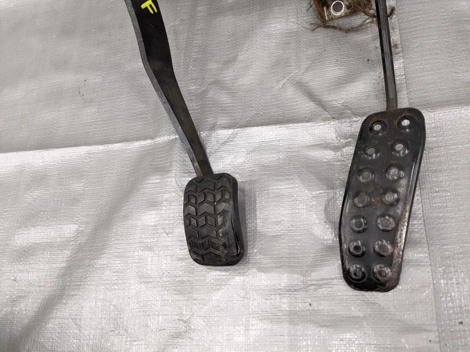 1990-05 Mazda Miata Mx-5 NA NB OEM Gas and Brake Pedal w/ Cruise Control 99-05 - Image 4 of 4