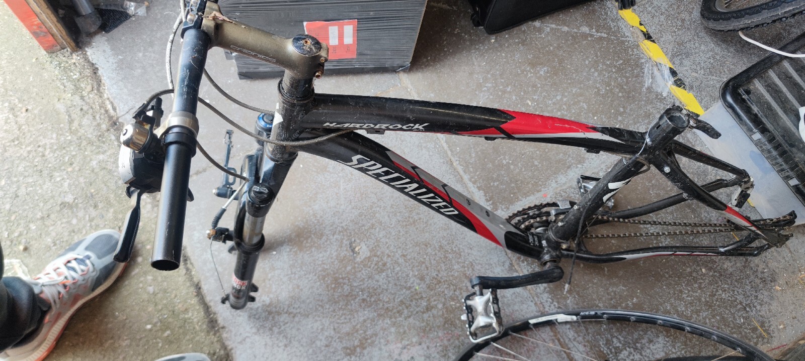 specialized hardrock mountain bike. Spares or Repair. Some nice parts