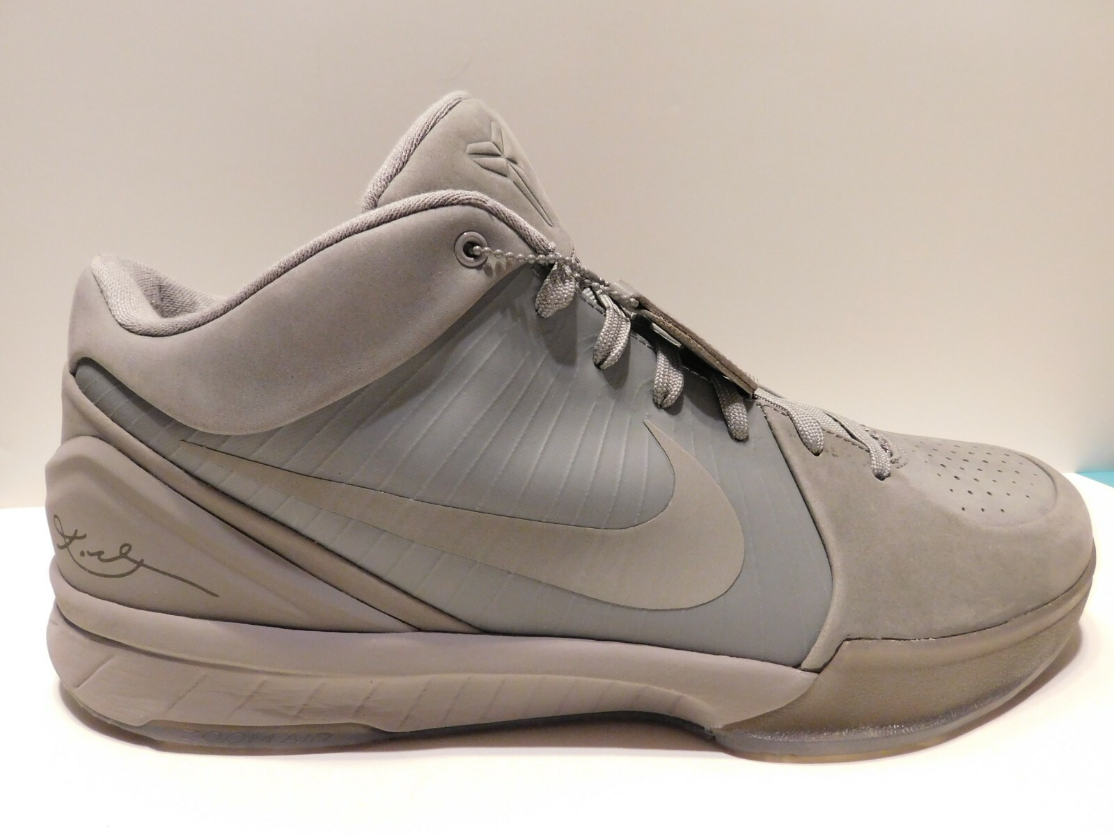 kobe 4 fade to black