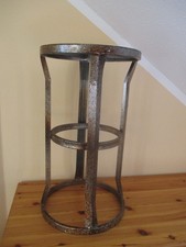 sehr schönes kleines Tischchen/Hocker aus Metall, rund, stabil, H 50 cm