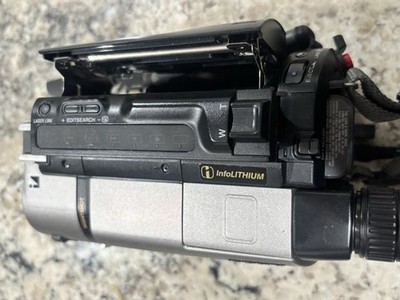 Sony CCD-TRV65 Handycam Vision Hi8 Camcorder W/NightShot Bundle