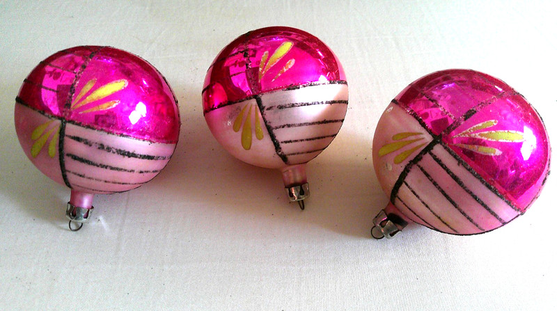 VINTAGE 2 1/4” PINK FANTASIA POLAND BLOWN HAND PAINTED GLASS CHRISTMAS ORNAMENTS