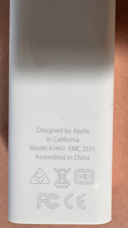 Apple A1463 Thunderbolt 2 to FireWire 800 Adapter - MD464LL/A EMC2591 - Image 4 of 4