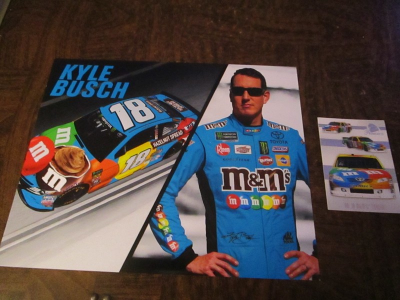 2019 Kyle Busch M&Ms 8x10 NASCAR Cup Series Hero Card PLUS 1 TRADING M&MCAR CARD