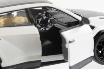 EIDOLON Lamborghini URUS 2017 ホワイト 1/43 EIDOLON Lamborghini URUS 2017 ホワイト 1/43 EIDOLON Lamborghini