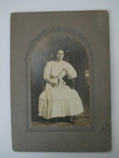 ANTIQUE CABINET PHOTO PORTRAIT ATTRACTIVE EDWARDIAN GIRL IN WHITE w/ DIPLOMA