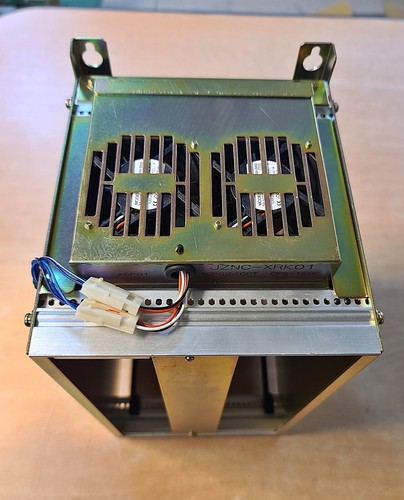 Estante de control YASKAWA Motoman JZNC-XRK01D-1 envío gratuito - Imagen 3 de 4