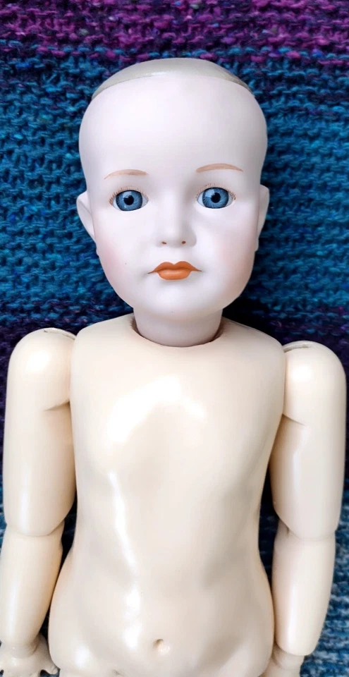 A Kämmer & Reinhardt character biscuit doll 114, Germany, 1909, reproduction  - Image 3 of 4