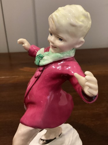Royal Worcester Figurine “January” 3452. F G Dougherty - Picture 11 of 13