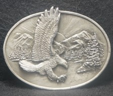 XD17131 VINTAGE 1982 EAGLE FLYING BIRD ANIMAL NATURE ARTWORK MENS BELT BUCKLE