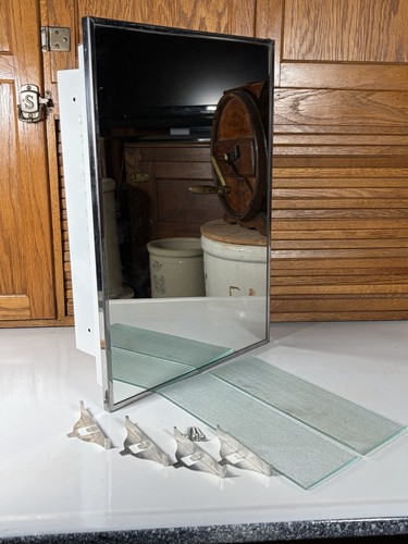 Vintage White Metal Medicine Cabinet w/ Glass Shelves & Mirrored Door 1940-1960