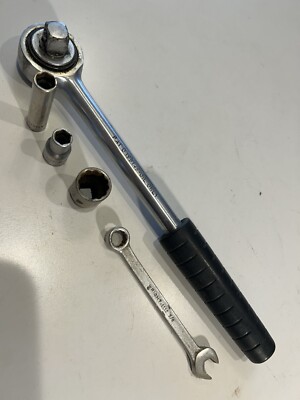 Wright Tool Lot 5 Pieces Wrench 3/8,Ratchet Rubber Grip 4400, 3x Sockets 